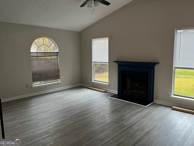 Foto del edificio - 1560 Pin Oak Ln SE