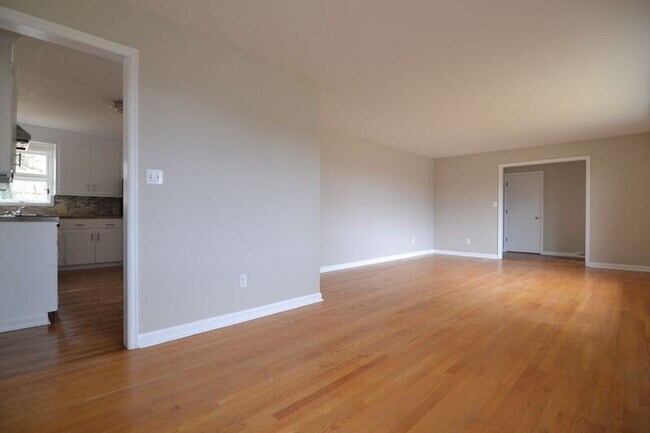 Foto del edificio - 144 E Overbrook Rd