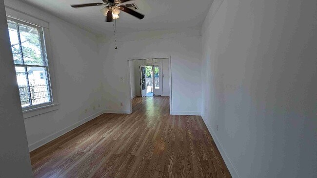Building Photo - 2109 Mandeville St
