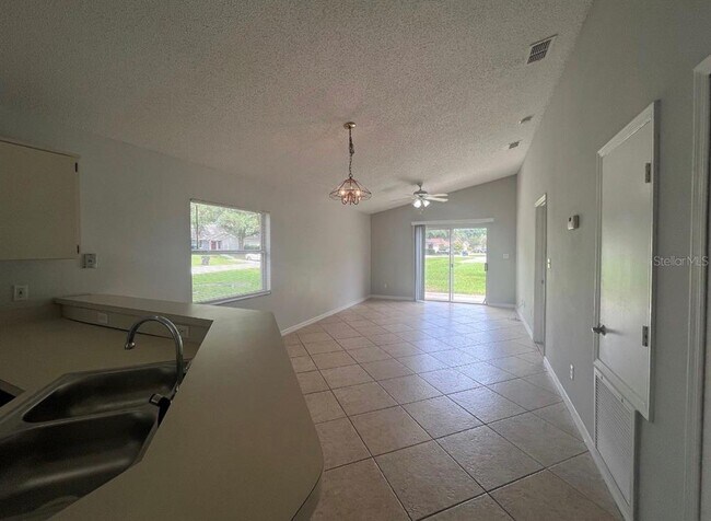 Foto del edificio - 9618 Rivers Bend Ct