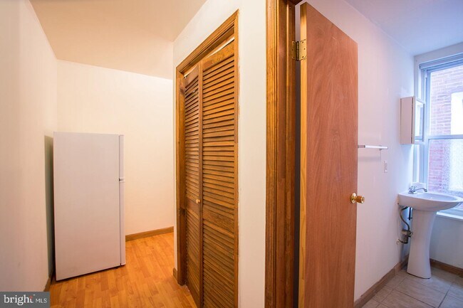Building Photo - 503 N 40th St
