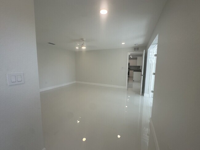 Foto del edificio - Waterfront 3-Bedroom Home in Rotonda West