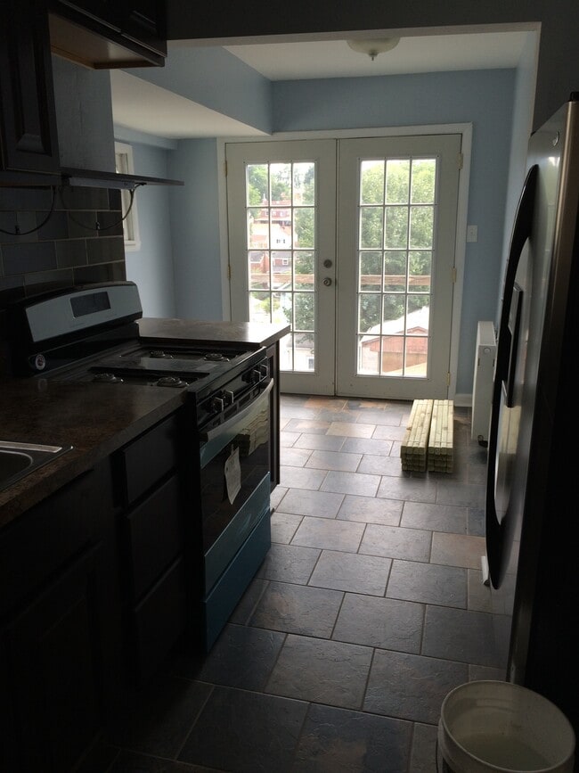 Building Photo - 526 Dunster St