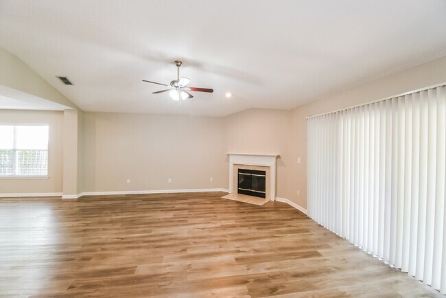 Building Photo - 14021 Summer Breeze Dr
