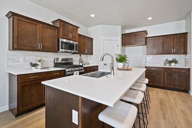 Building Photo - 16543 Red Oak Dr