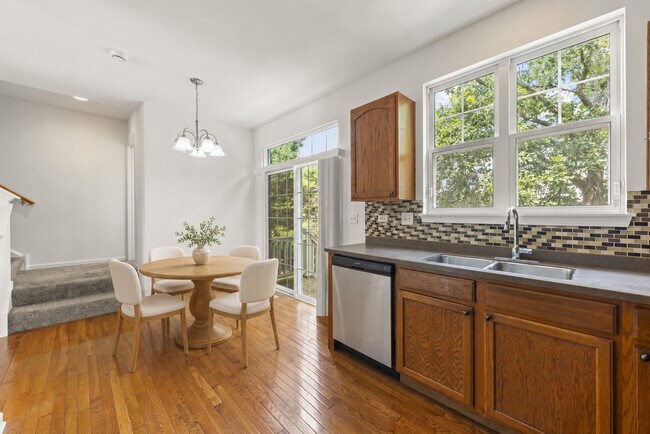 Foto del edificio - 3429 Bradbury Cir