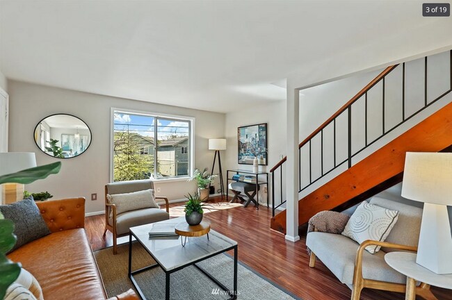 Living room - 932 29th Ave S