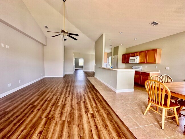 Building Photo - 3900 Playa Del Sol Dr