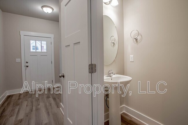 Foto del edificio - 374 Hague Dr