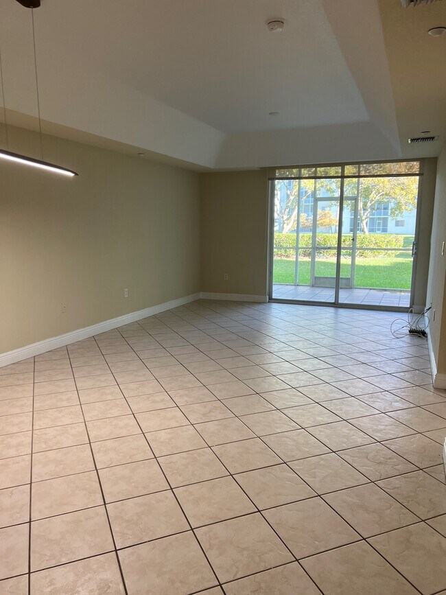 Living - Dinning - 10710 NW 66th St