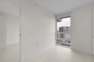 Building Photo - 180 2nd Av E