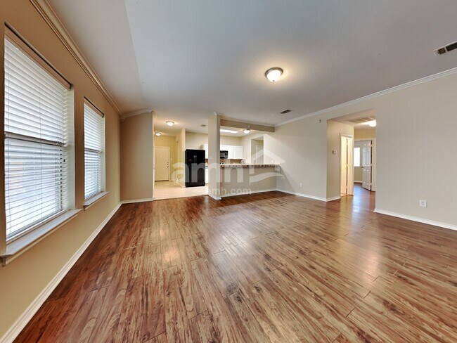 Foto del edificio - 1004 Lake Ridge Dr