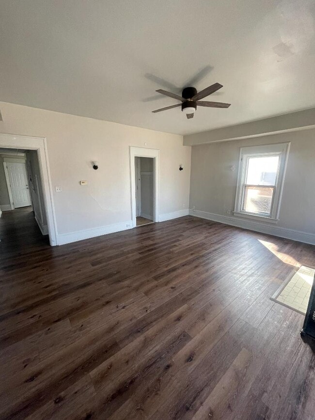 Building Photo - 2160 Glenwood