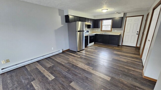 Building Photo - 851 Forest Dr