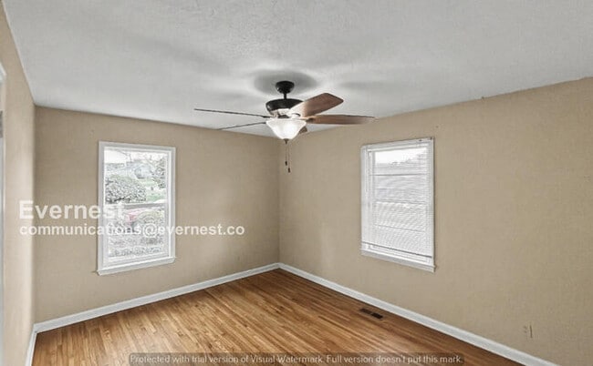 Building Photo - 906 McHann Dr