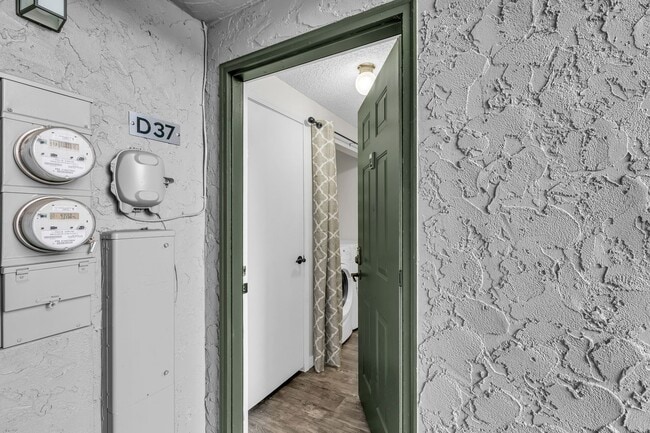 Building Photo - Cozy 2 Bedroom Condo in Kent!