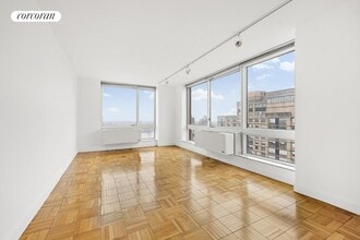 Building Photo - 215 E 96th St