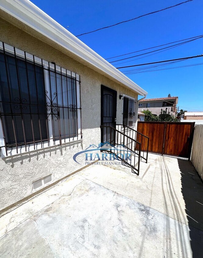 Primary Photo - 1072 W 21st St