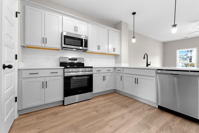Building Photo - 217 Holywell Dr
