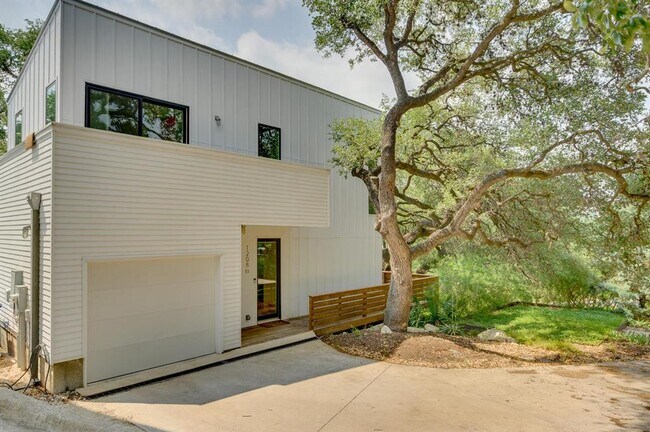 Building Photo - 1208 Woodland Ave