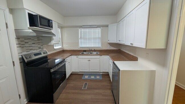 Foto del edificio - 800 N Briarcliff Rd