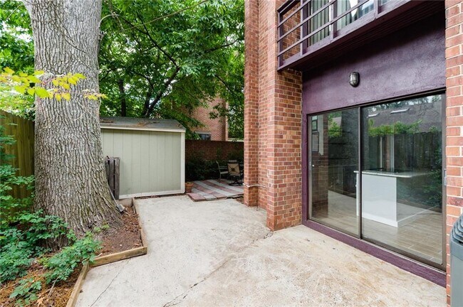 Foto del edificio - 650 Cleburne Terrace NE