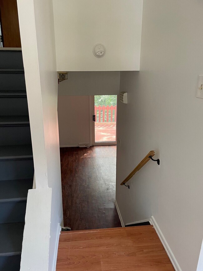 Building Photo - 813 Lindenwood Dr