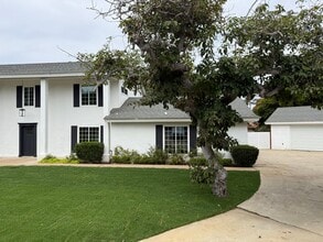 Building Photo - 402 Parkwood Ln