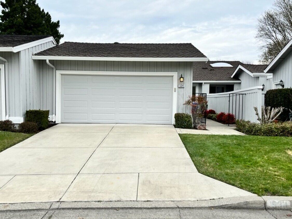 Charming 2BD/2BA SingleStory Townhouse C... Townhome Rentals in