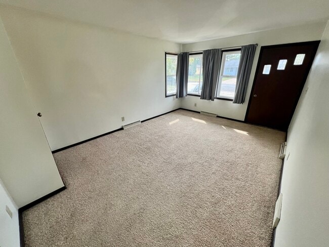 Building Photo - 2925 Northland Dr