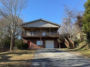 Building Photo - 2044 Obrig Ave