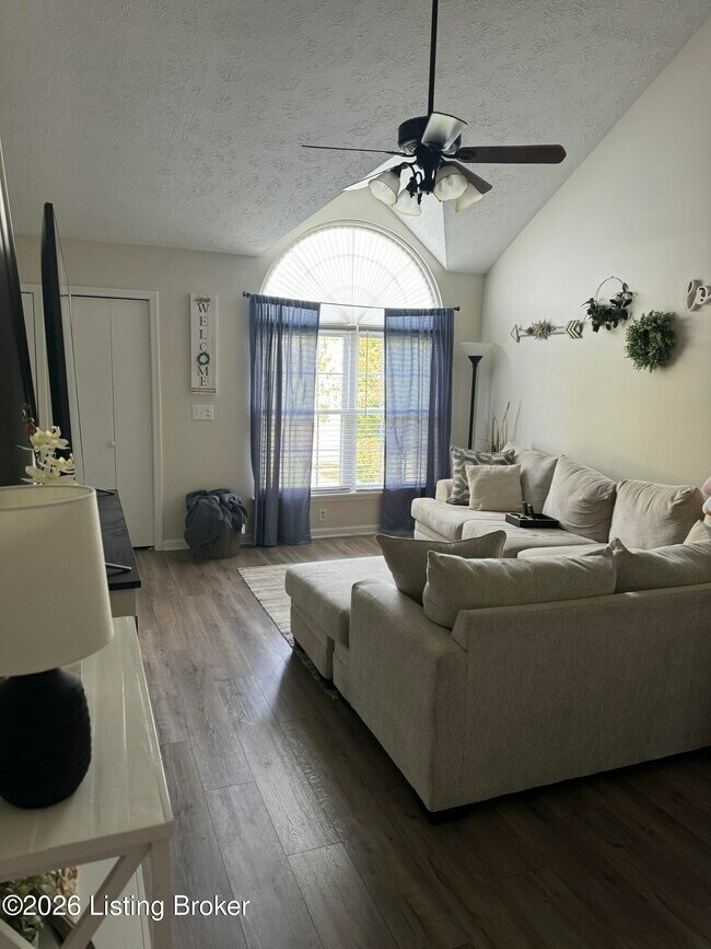 Foto del edificio - 4110 Hickoryview Dr