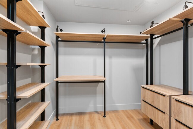 1 BR, 1.5 BA - 815SF - Archer