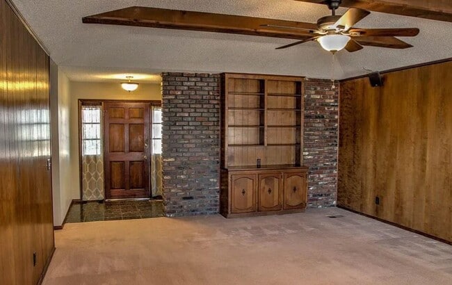 Building Photo - 3 Bed 2 Bath 2 car garage