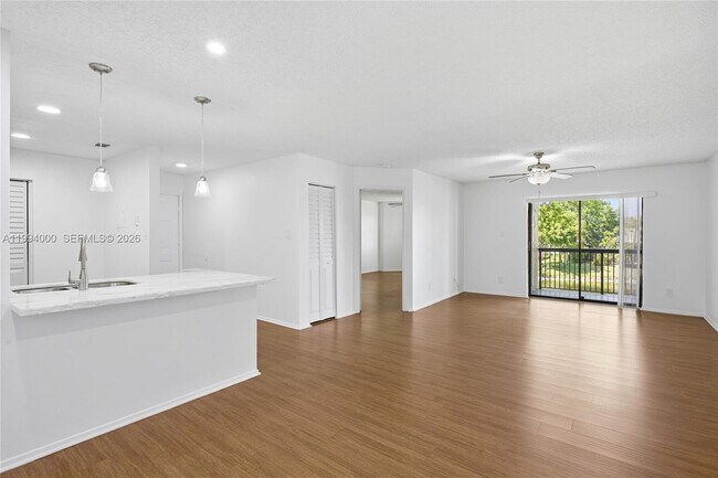 Foto del edificio - 11245 W Atlantic Blvd