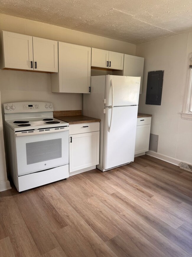 Building Photo - 4641 Shula Dr