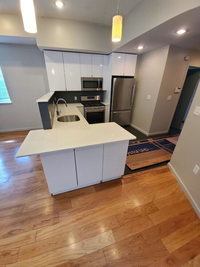 Building Photo - AWESOME UNIT IN ALLSTON!!!!!!