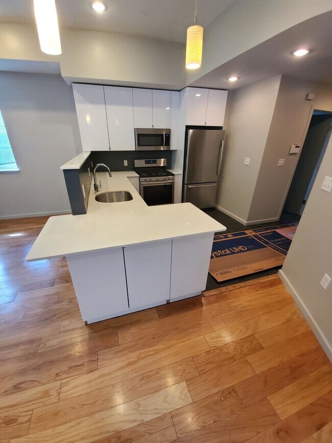 Building Photo - HOT ALLSTON LISTING!!!!