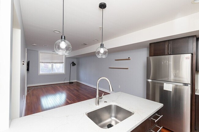 Foto del edificio - Chevy Chase Area One Bed, One Bath Condo R...