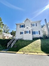 Building Photo - 544 Melrose St