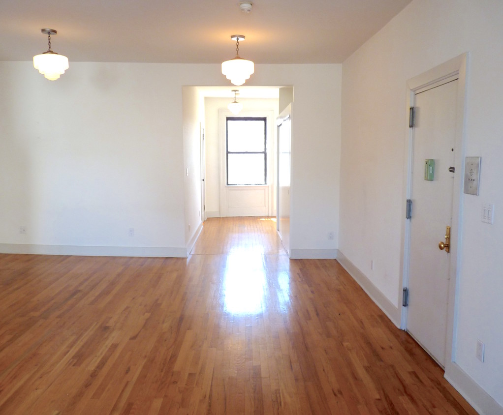 Primary Photo - 100 N 1st St