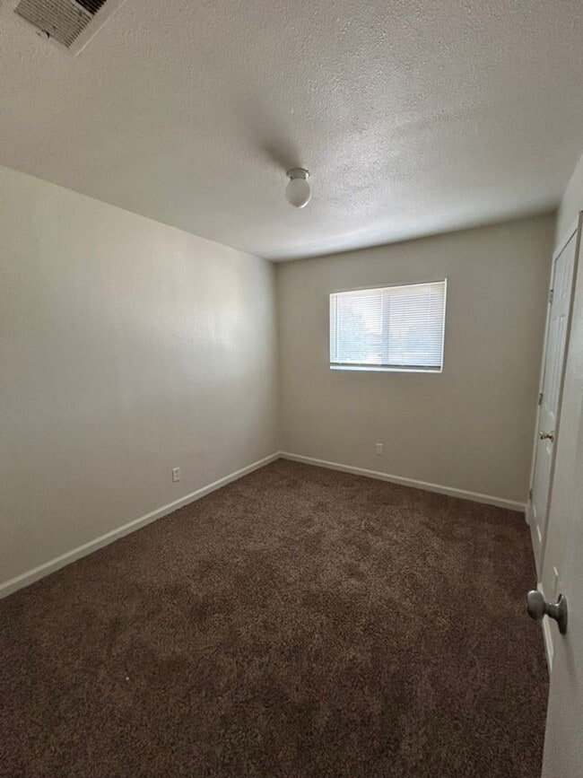 Foto del edificio - Affordable 3 bedroom 2 bath Apartment