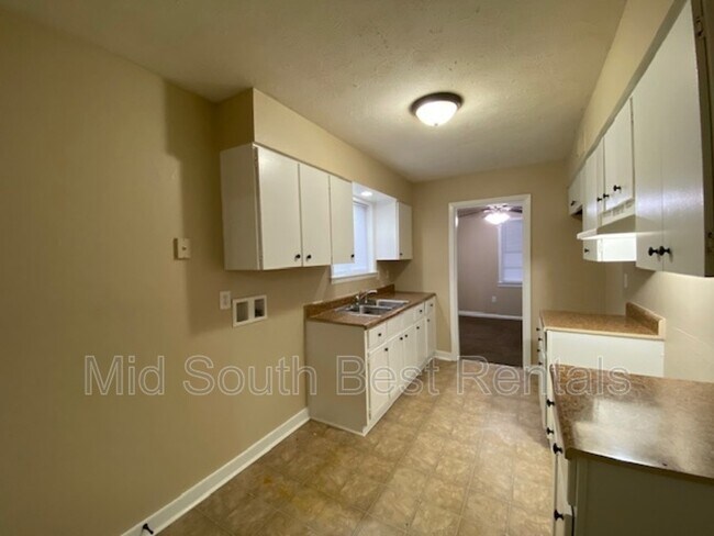 Building Photo - 2218 Pamela Dr