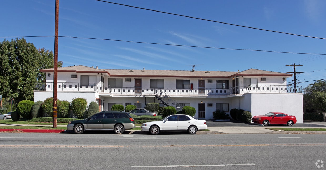 Building Photo - 10680 Louise Ave