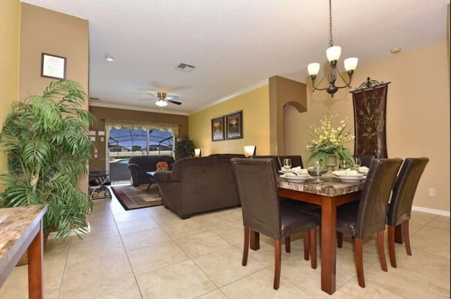 Foto del edificio - 8160 Fan Palm Way