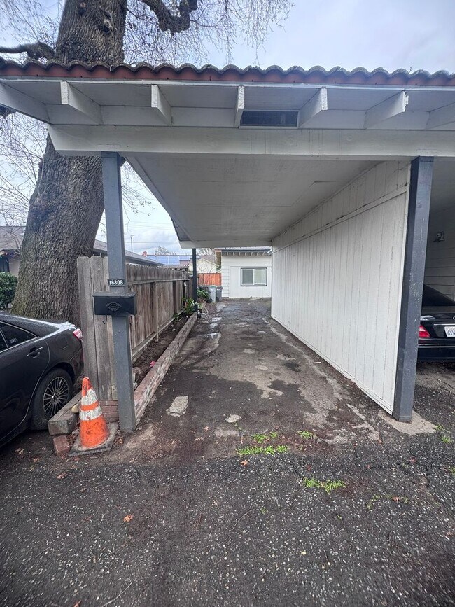 Photo - New Flooring & Paint! Townhome