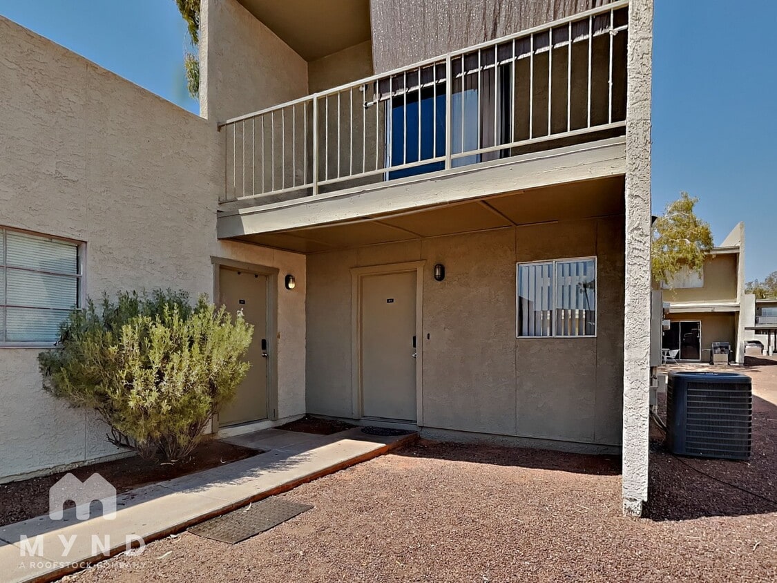 Primary Photo - 2828 E Tierra Buena Ln