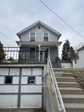 Building Photo - 742 W Homer St