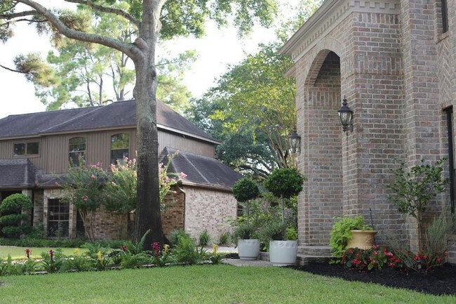 Building Photo - 24706 Plympton Dr