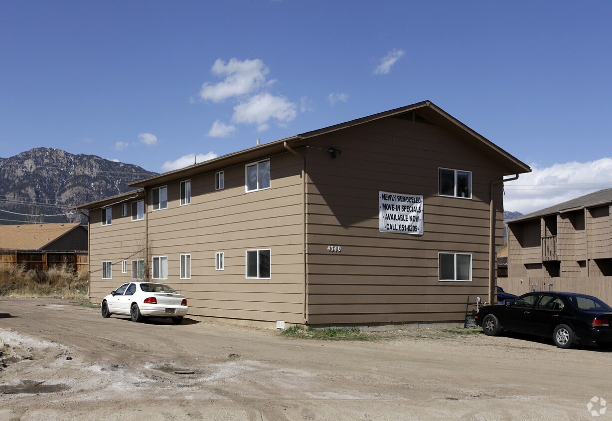 Building Photo - 4340 Loomis Ave